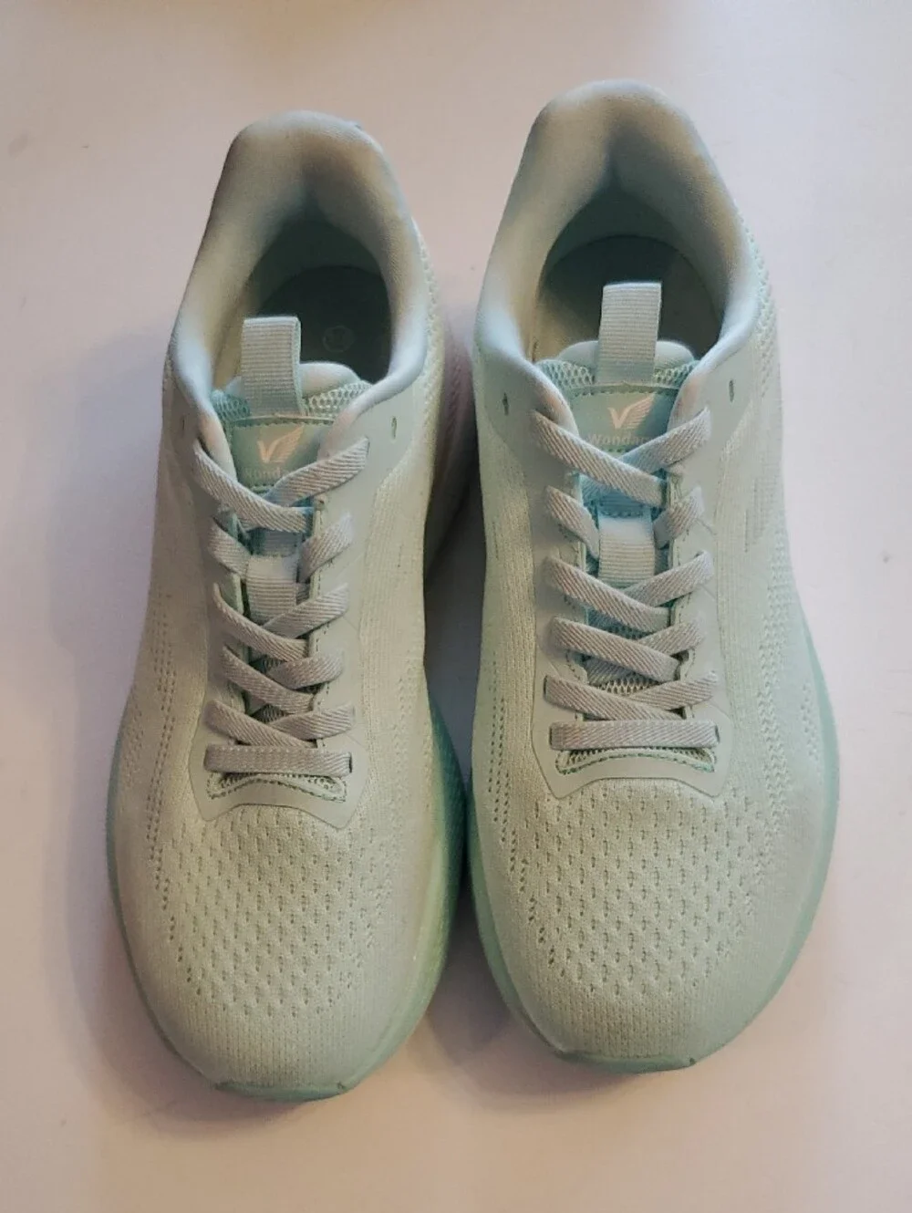 WONDAMO Women's Light Mint Athletic Slip on walking shoes Size 9.